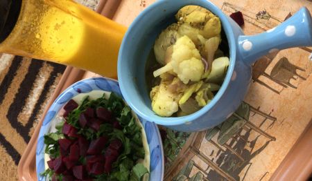 غداء
سلطة جرجير وشمندر 
وكفته بالدجاج 
وعصير بر...