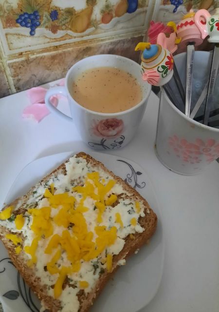 فطوري جبن توست و حليب