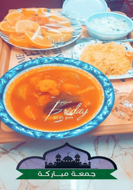 مرق خضرة +سلطة فواكه +خيار بالزبادي +ثلاث ملاعق رز