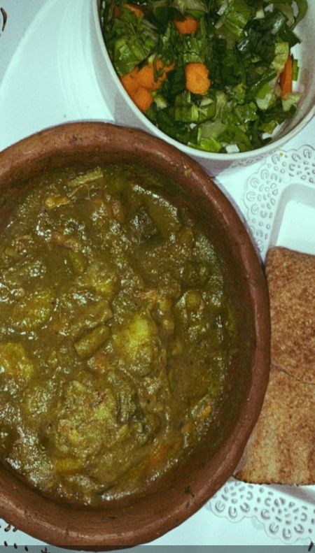 خضار في فخار وصحن سلطه