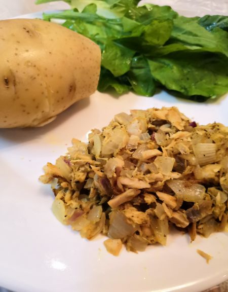 حبه متوسط الحجم بطاطس مسلوق_تونه_سلطه خس وجرجير