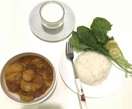 غدايا ايدام خضار و رز مسلوق و كوب صغير لبن قليل دس...