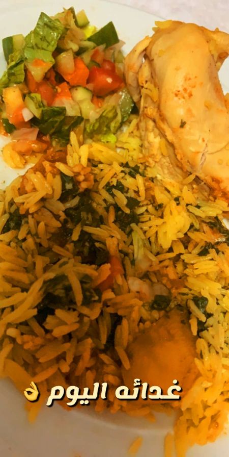 الغداء اليوم نص صدر دجاج و سته ملعق رز وشوي سلطه و...