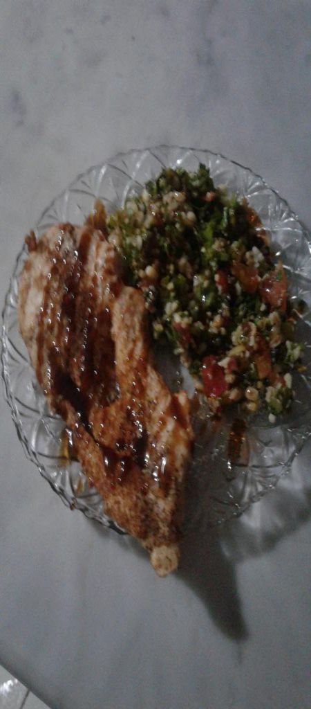 دجاج مشوي و تبولة  مع دبس رمان