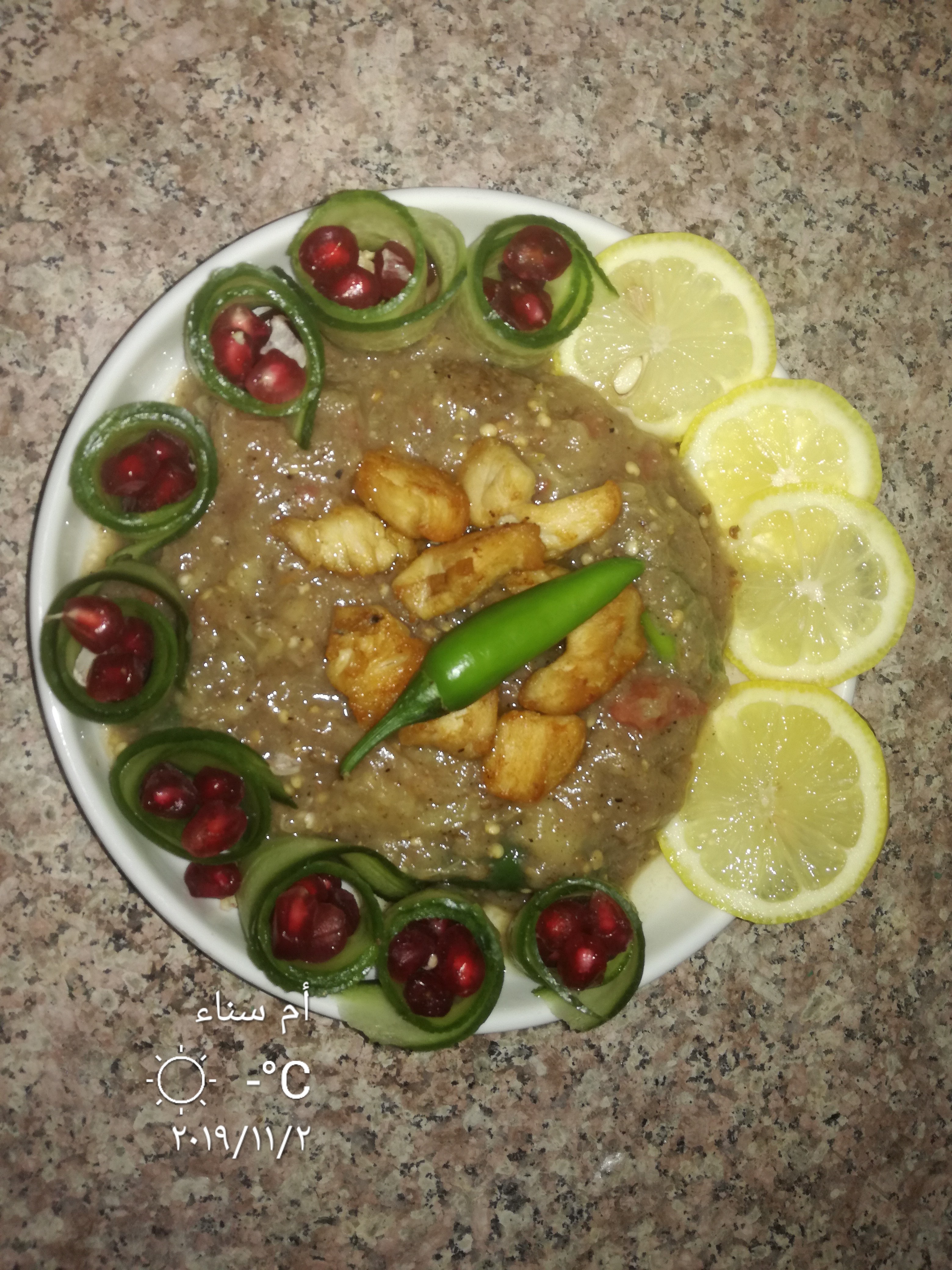 الغداء متبل باذنجان +صدر دجاج مقلي بزيت زيتون ،،