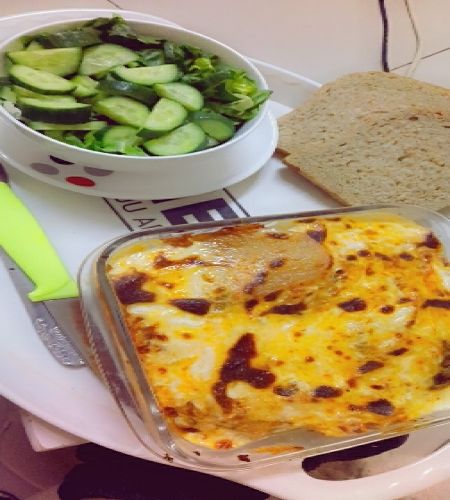 الغداء مسقعه صحيه مع سلطه