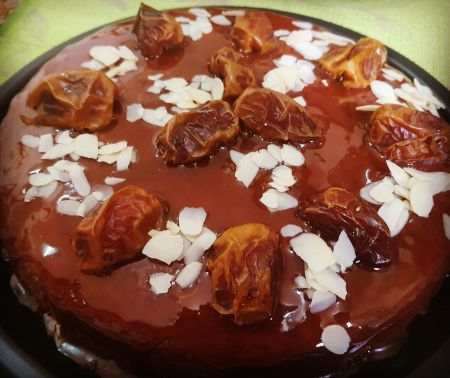 كيكه التمر بصوص التوفي والمكسرات