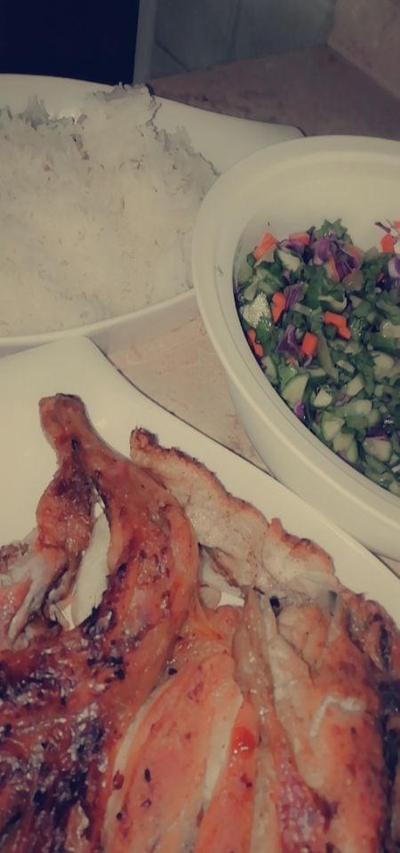 غداي ???
دجاج مشوي وسلطه ورز