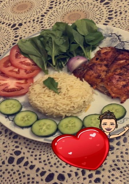وجبة غداء خضار مشكلة مع نص كوب رز مسلوق 
وصدر دجا...