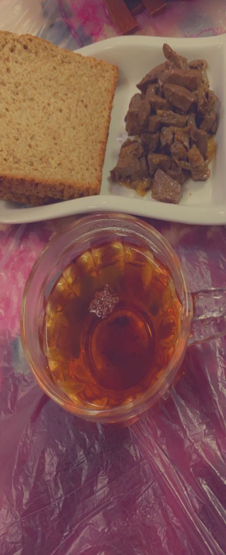 العشى شريحه توست وكبده وكوب شاهي بدون سكر