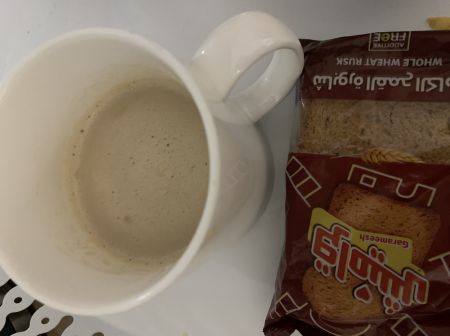 الفطور كاسة حليب وشابوره