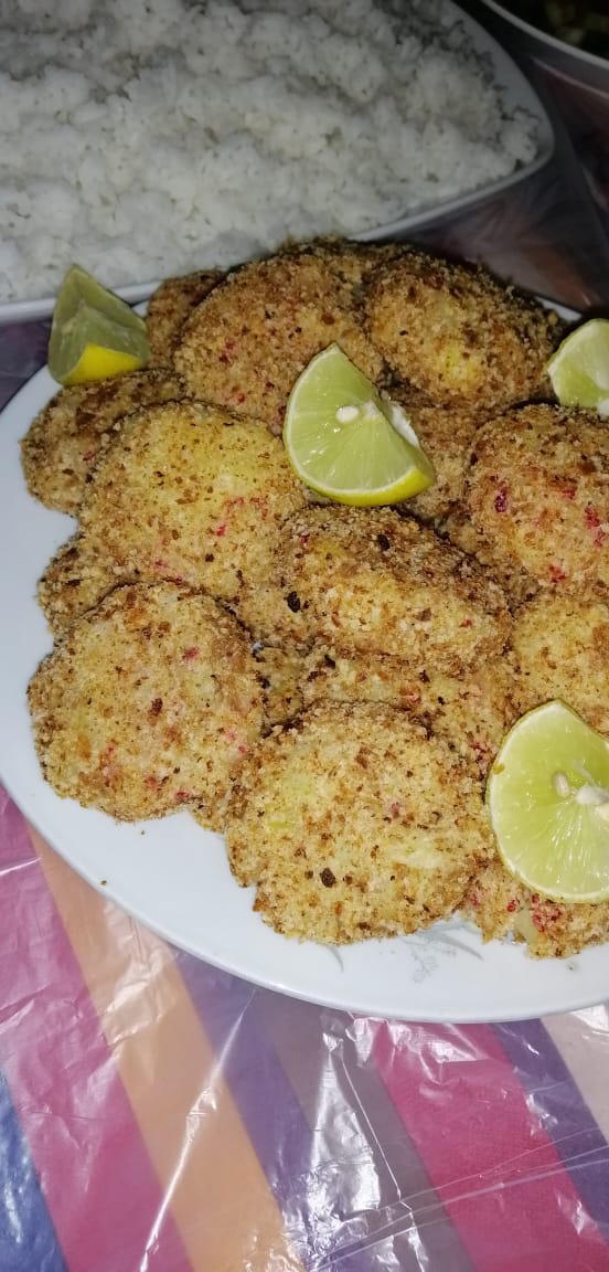 بطاطس مسلوق مع تونه بدون زيت .بقدوتس .بهارات 
فلف...