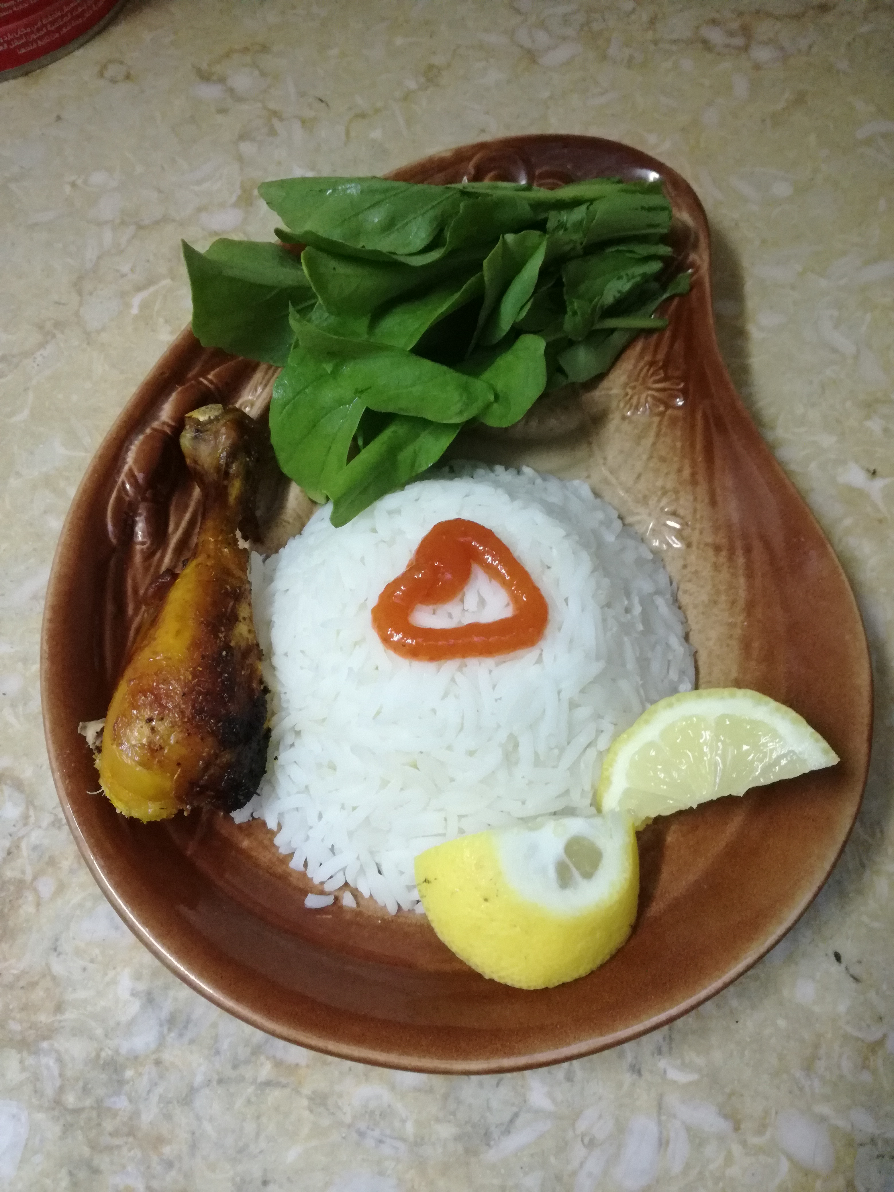 الغداء مقيد 
رز مسلوق دجاج مشوي ، جرجير