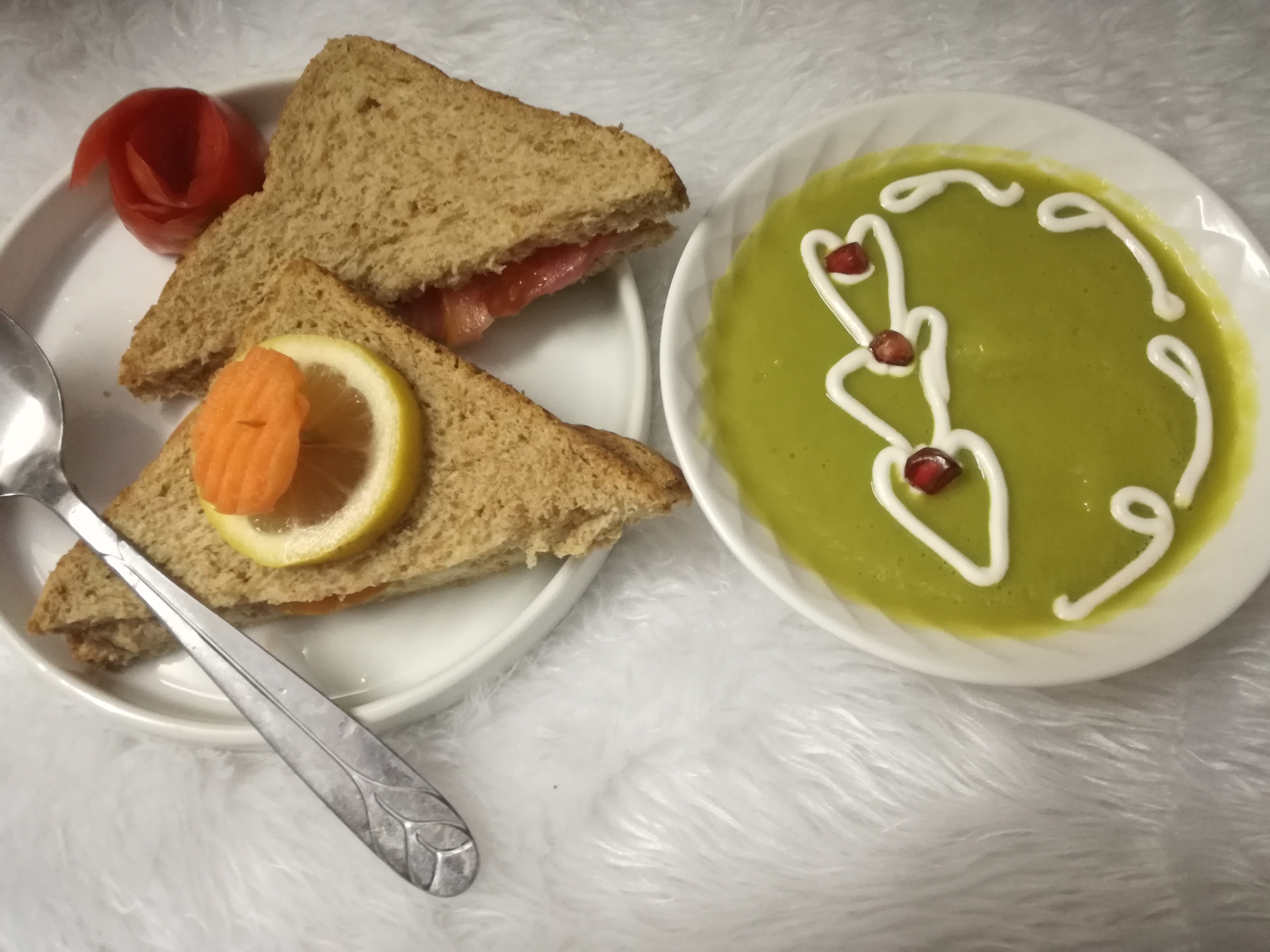 العشا شوربة كوسا +توست أسمر محشي بالخضار