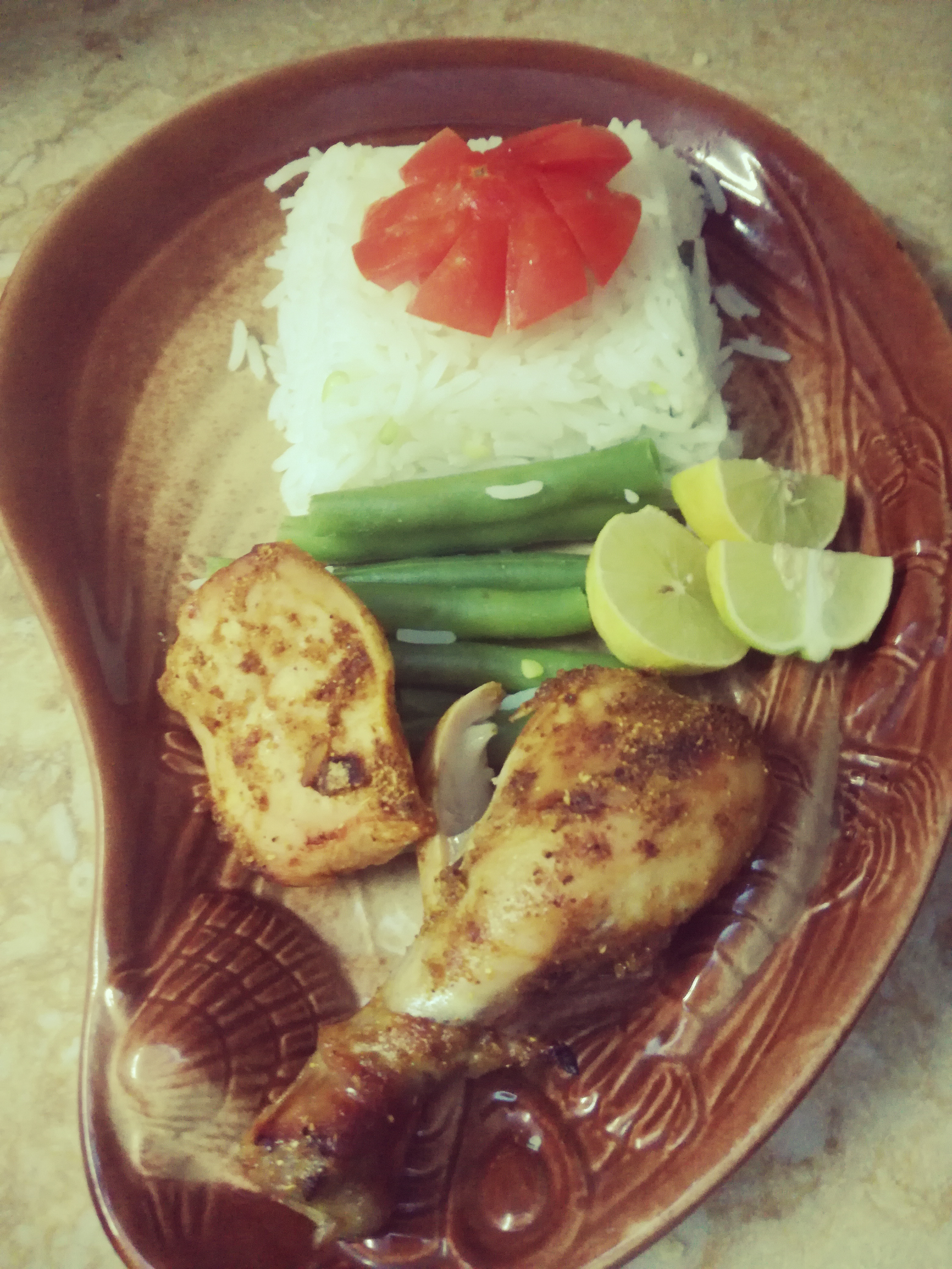 وجبة غداء رز مسلوق  ،قطعه دجاج مشوي