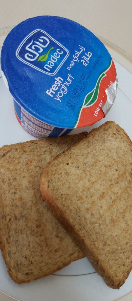 الفطور?توست وزبادي