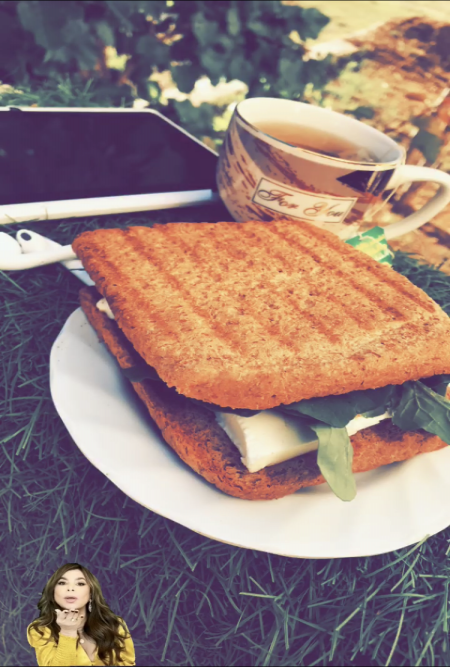 فطوري اليوم جبن فيتا وجرجير وشاهي اخضر بعد مشي ٣٠د...